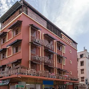 Hotel Oyo 210 Five 2 **